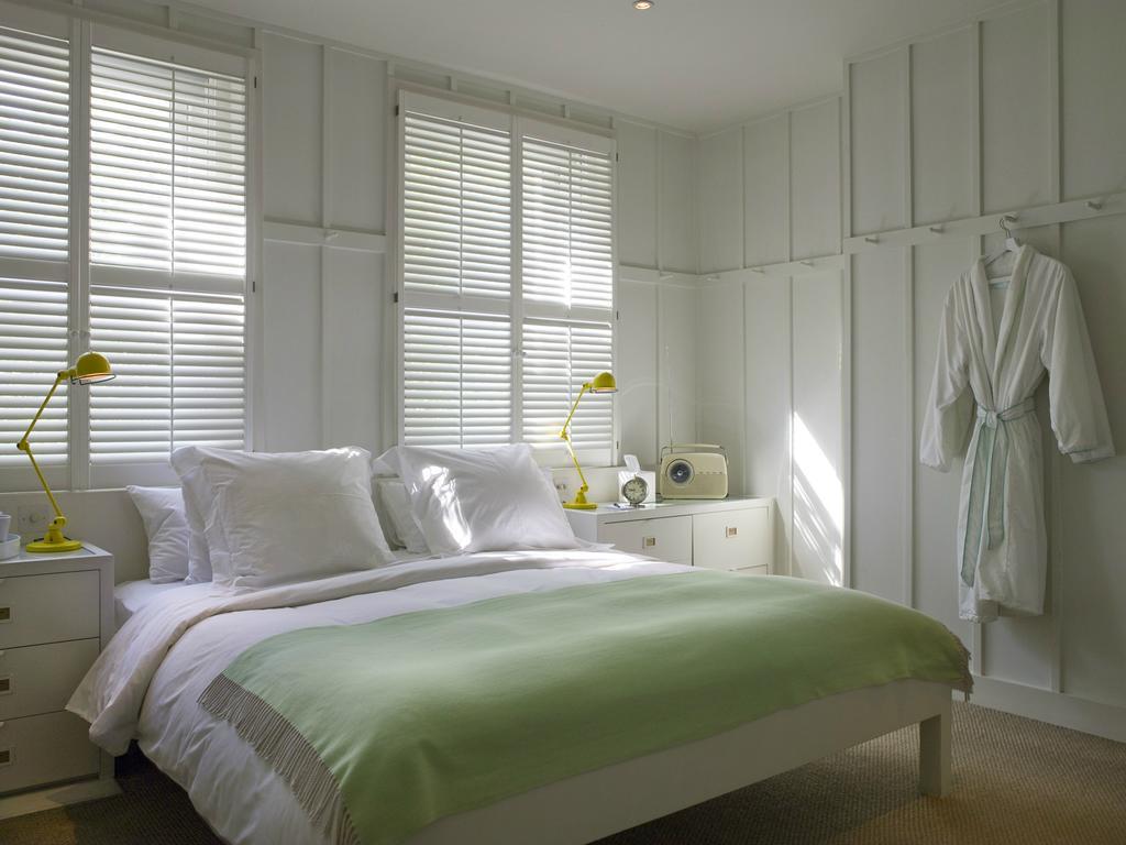 High Road House Hotel London Room photo
