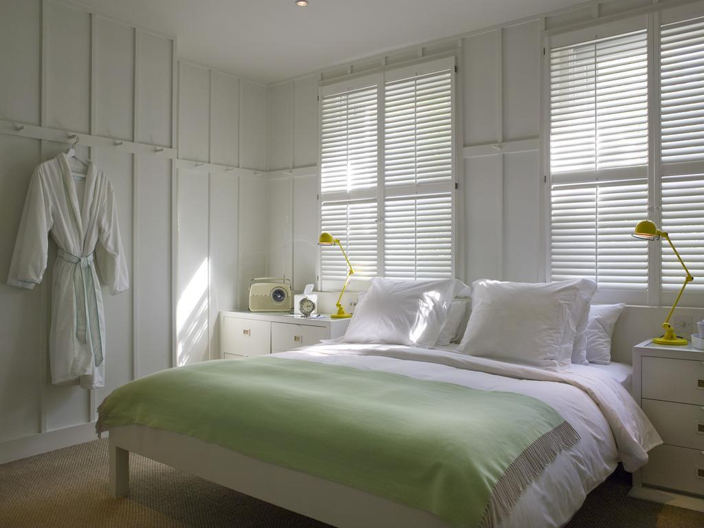 High Road House Hotel London Room photo